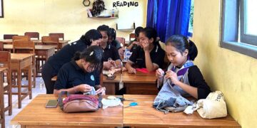 Latihan Menyisik Kain, Pramuka SMKN 1 Abang Asah Kemandirian Lewat Keterampilan Menjahit Karangasem, 23 Juni 2025