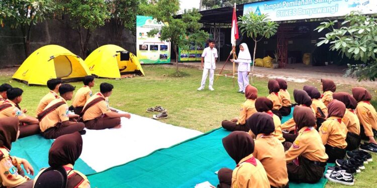 Semangat Membara Pramuka Penggalang Banyuwangi Dalam Latihan PPPK dan Pengolahan Sampah