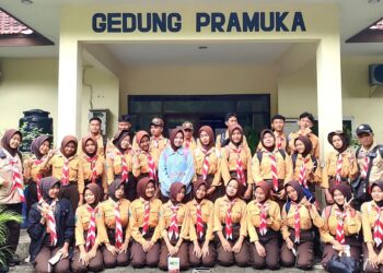Semangat Membara Pramuka Penggalang Banyuwangi Dalam Latihan PPPK dan Pengolahan Sampah