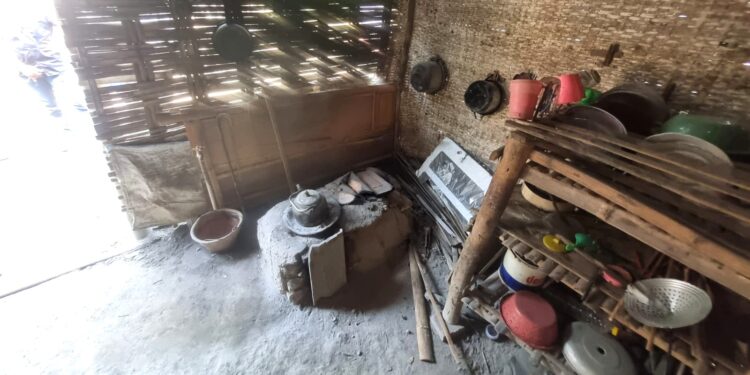 Janda Buruh Tani 65 Tahun Haru Bahagia Dapat Bantuan Pemugaran Rumah Dari Kwarda Pramuka Jatim