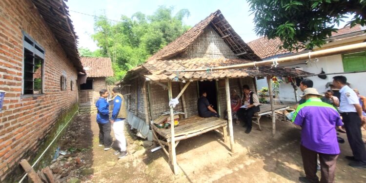 Janda Buruh Tani 65 Tahun Haru Bahagia Dapat Bantuan Pemugaran Rumah Dari Kwarda Pramuka Jatim