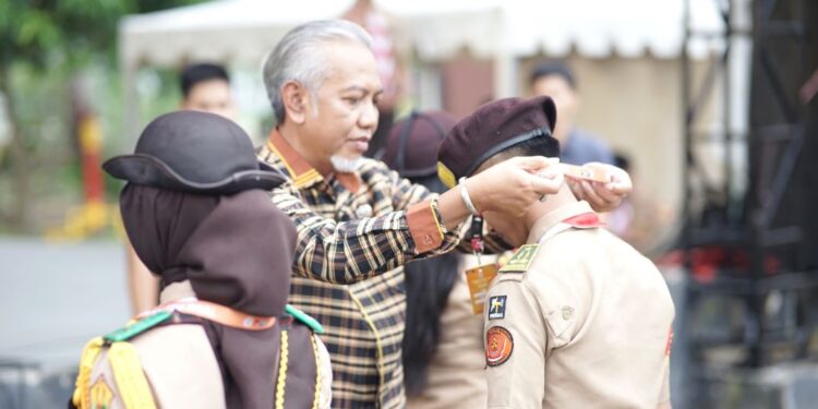 Sekda Selaku Angota Mabida Gerakan Pramuka Sulawesi Barat , Pimpin Pembukaan Tegak Prestasi Nasional 2025