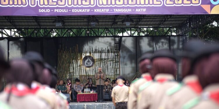 Sekda Selaku Angota Mabida Gerakan Pramuka Sulawesi Barat , Pimpin Pembukaan Tegak Prestasi Nasional 2025