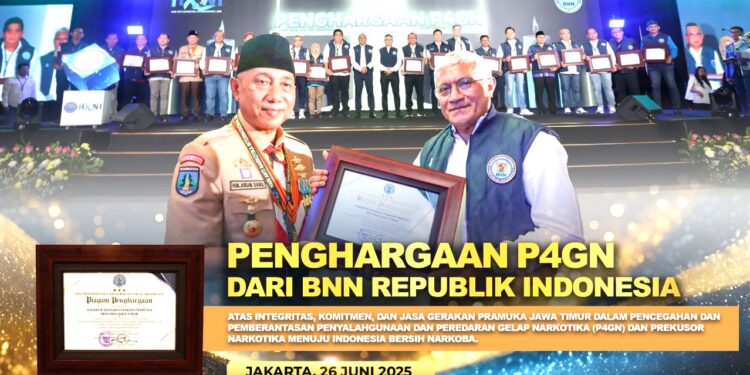 Ketua Kwarda Jatim Terima Penghargaan dari BNN, Serukan Pramuka Jawa Timur Jauhi Narkoba
