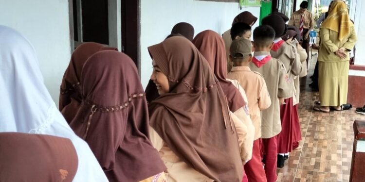 Langkah Awal Menuju Kesempurnaan: Pramuka SD Inpres 4/82 Bulu Ulaweng Lakukan Perekaman KTA Pramuka Nasional