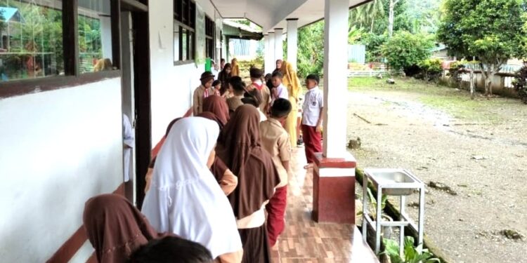 Langkah Awal Menuju Kesempurnaan: Pramuka SD Inpres 4/82 Bulu Ulaweng Lakukan Perekaman KTA Pramuka Nasional