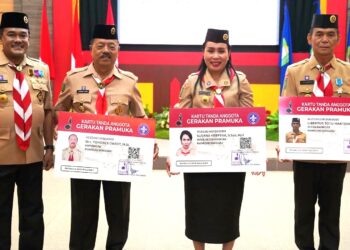 Bupati Dan Wakil Bupati Sanggau Terima Kartu Tanda Anggota Pramuka Ayopramuka Kwarnas