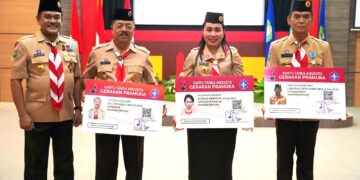 Bupati Dan Wakil Bupati Sanggau Terima Kartu Tanda Anggota Pramuka Ayopramuka Kwarnas