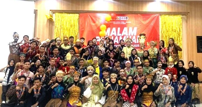 Dua Anggota Pramuka Racana Wijaya Kusuma Pangkalan Politeknik Negeri Cilacap ikuti kegiatan LATSARNAS Perguruan Tinggi di Universitas Airlangga Surabaya