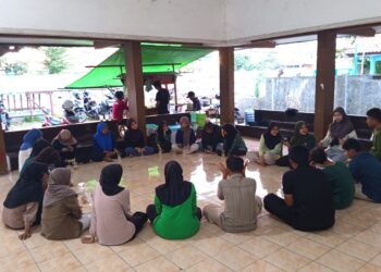 Reksa Journalism Kota Pekalongan Asah Kemampuan Fotografi Jurnalistik di Lapangan Mataram