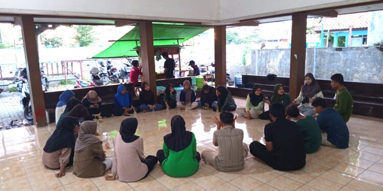 Reksa Journalism Kota Pekalongan Asah Kemampuan Fotografi Jurnalistik di Lapangan Mataram