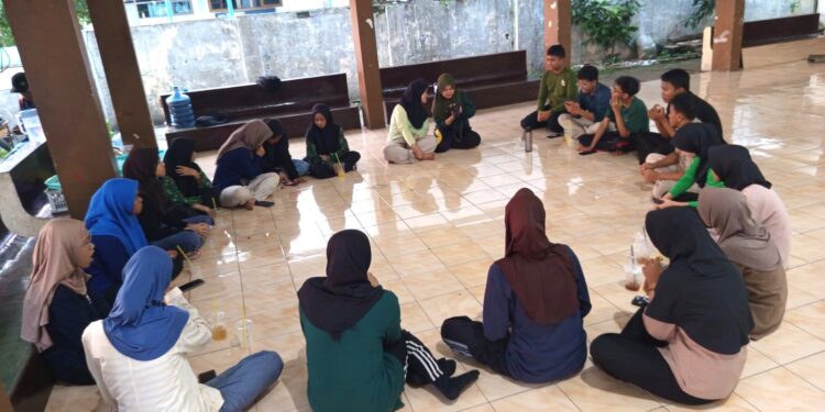 Reksa Journalism Kota Pekalongan Asah Kemampuan Fotografi Jurnalistik di Lapangan Mataram