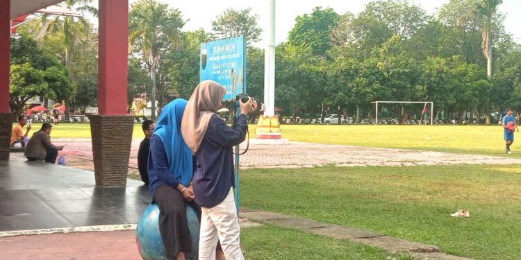Reksa Journalism Kota Pekalongan Asah Kemampuan Fotografi Jurnalistik di Lapangan Mataram