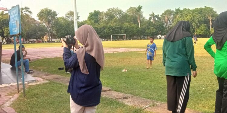 Reksa Journalism Kota Pekalongan Asah Kemampuan Fotografi Jurnalistik di Lapangan Mataram