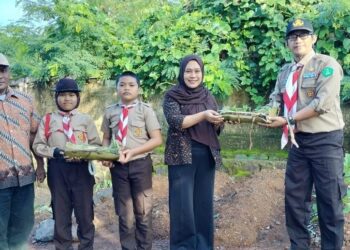 Menanam Harapan, Menuai Manfaat: Saka Tarunabumi beri Bantuan Benih pada SD Inpres 3/77 Masago