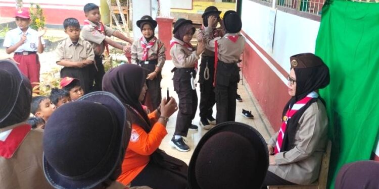 Tingkatkan Kualitas Pramuka Bone: Kwarran Patimpeng kunjungi Pangkalan Gudep se-Desa Paccing