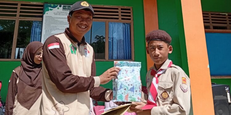 MTs Ma’arif NU 11 Purbasari Gelar Persami Untuk Sambut Siswa Baru