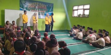 MTs Ma’arif NU 11 Purbasari Gelar Persami Untuk Sambut Siswa Baru 