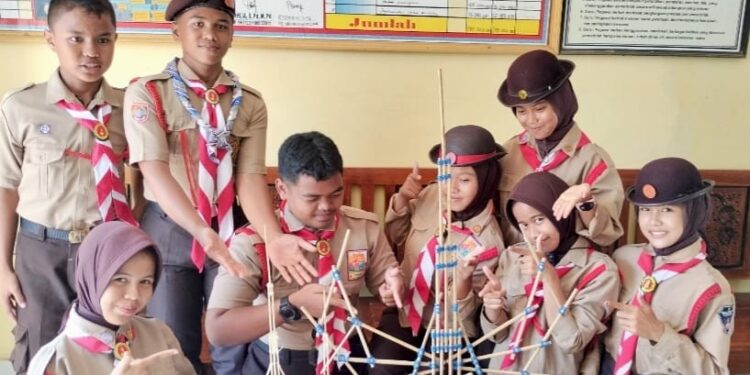 Pramuka “Bima Sakti Scout” SMPN 2 Salomekko Berkreasi, Pionering Menara yang Menginspirasi