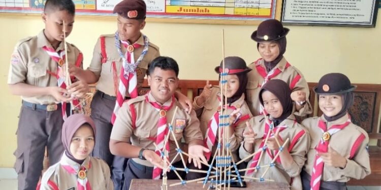 Pramuka “Bima Sakti Scout” SMPN 2 Salomekko Berkreasi, Pionering Menara yang Menginspirasi