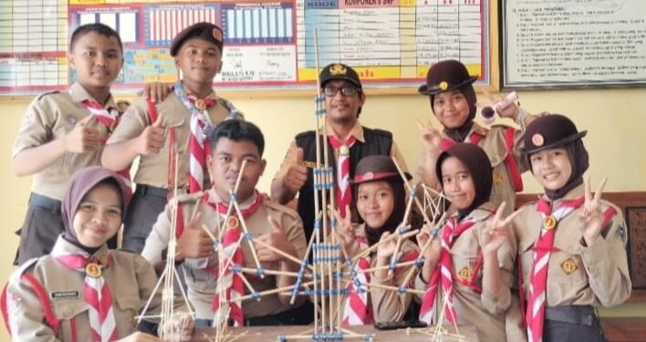 Pramuka “Bima Sakti Scout” SMPN 2 Salomekko Berkreasi, Pionering Menara yang Menginspirasi