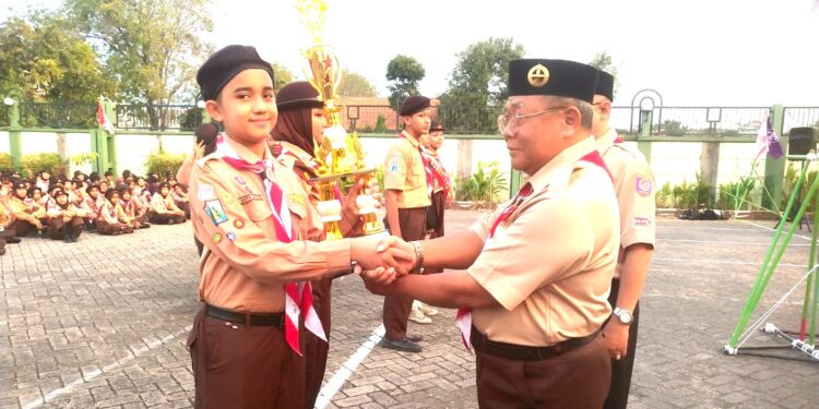 Pramuka Adu Keterampilan PBB dan LUB, SMPN 49, 1 dan 43 Raih Prestasi Puncak Scout Ceremony Competition 2025 Kwarcab Surabaya