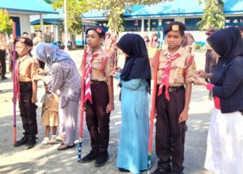 Penuh Haru, Pelantikan Penggalang Ramu dan Rakit SMPN 3 Watampone dihadiri Langsung Orang Tua Peserta Didik