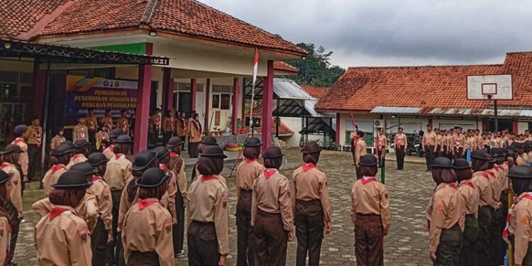 Gudep SMP Negeri 4 Kedungbanteng Terima Penggalang Baru