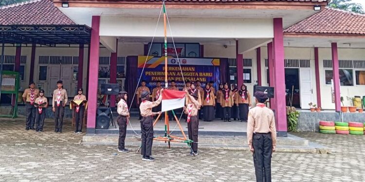 Gudep SMP Negeri 4 Kedungbanteng Terima Penggalang Baru