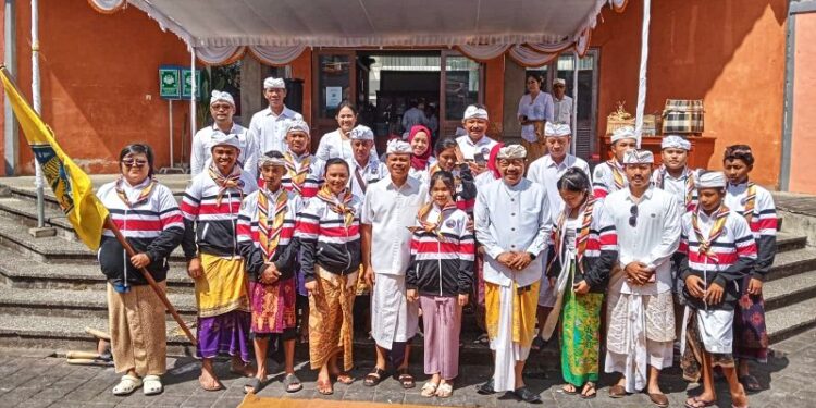Sekda Bali Dewa Indra Lepas Kontingen Pramuka Berkebutuhan Khusus Menuju Cibubur