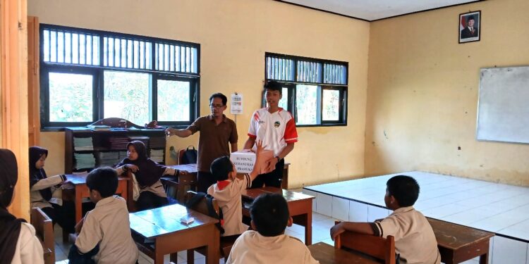 Bidang Abdimas Kwartir Ranting Somagede Lakukan Penggalangan Dana Bumbung Kemanusiaan