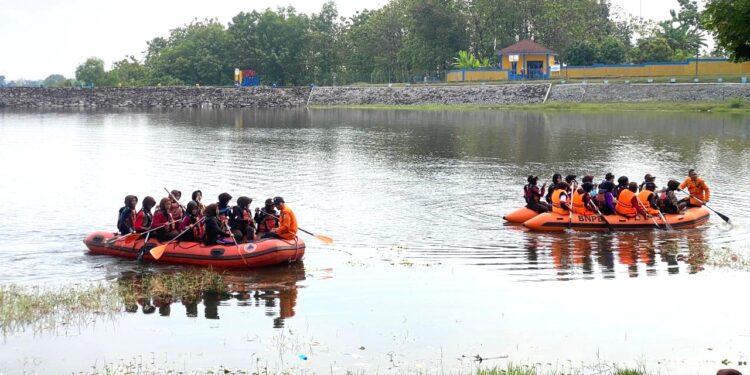 Grobogan Rawan Banjir, Peserta Jamcab Xi Dibekali Teknik Perahu Karet