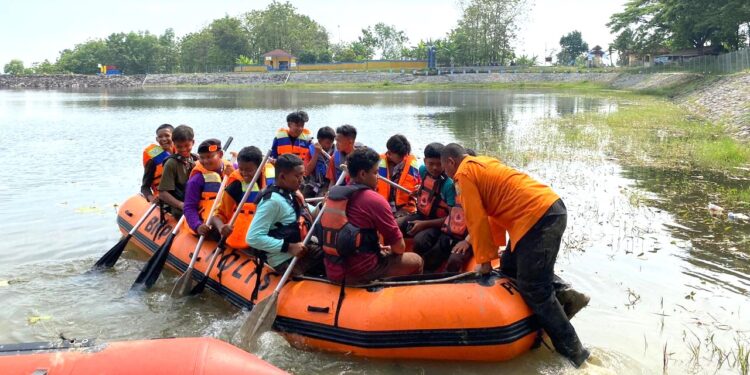 Grobogan Rawan Banjir, Peserta Jamcab Xi Dibekali Teknik Perahu Karet