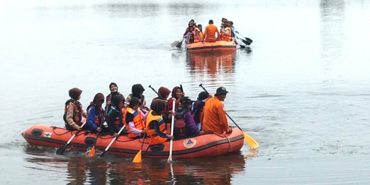 Grobogan Rawan Banjir, Peserta Jamcab Xi Dibekali Teknik Perahu Karet