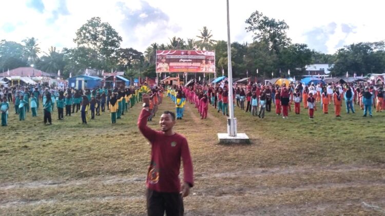 Peserta Perkemahan Kwartir Ranting Gerakan Pramuka Barebbo Semangat Ikuti Senam dan Bakti Sosial