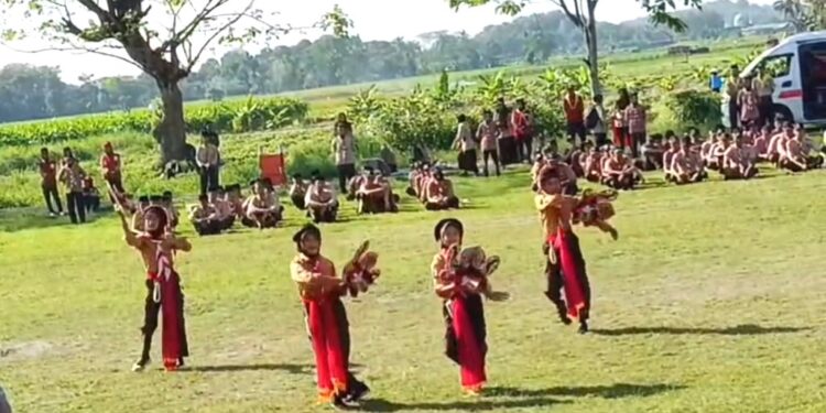 Upacara Hari Pramuka ke-64 di Singojuruh Berlangsung Khidmat dan Meriah