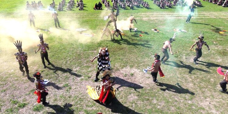 Upacara Hari Pramuka ke-64 di Singojuruh Berlangsung Khidmat dan Meriah