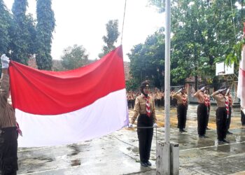 Semangat Kolaborasi Warnai Upacara Hari Pramuka ke-64 di SMPN 9 Purwokerto