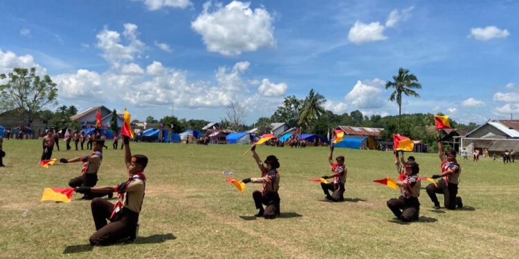 Parade Semaphore Pramuka Patimpeng: Lebih dari Sekedar Isyarat, Membangun Kekompakan dan Kreativitas