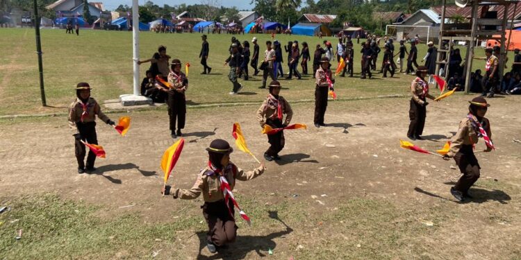 Parade Semaphore Pramuka Patimpeng: Lebih dari Sekedar Isyarat, Membangun Kekompakan dan Kreativitas