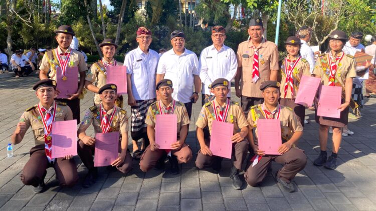 Enam Pramuka Penegak Garuda Pramuka SMA Negeri 1 Payangan Dikukuhkan Kamabicab Gianyar