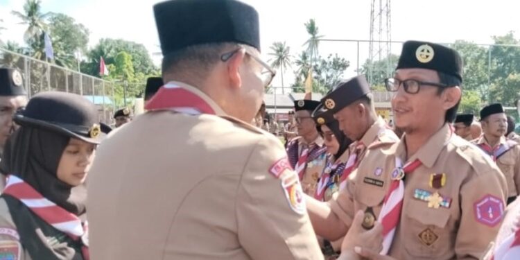 Ketua Mabisaka Tarunabumi Patimpeng Raih Penghargaan Lencana Darma Bakti, Bukti Dedikasi Tinggi dalam Kepramukaan