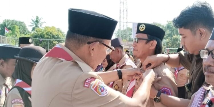 Ketua Mabisaka Tarunabumi Patimpeng Raih Penghargaan Lencana Darma Bakti, Bukti Dedikasi Tinggi dalam Kepramukaan