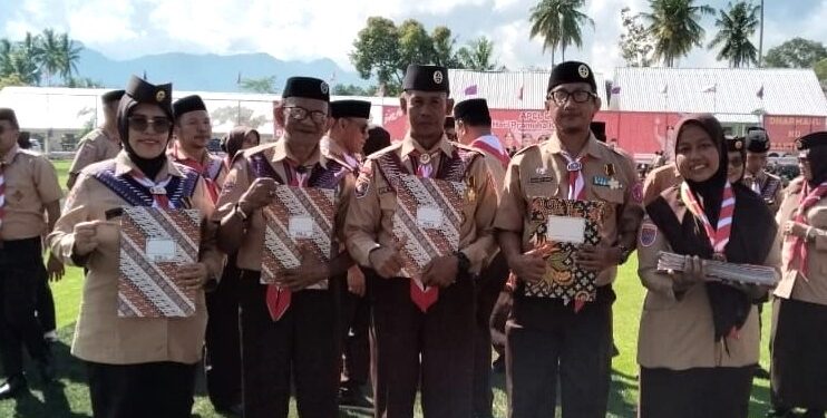 Ketua Mabisaka Tarunabumi Patimpeng Raih Penghargaan Lencana Darma Bakti, Bukti Dedikasi Tinggi dalam Kepramukaan