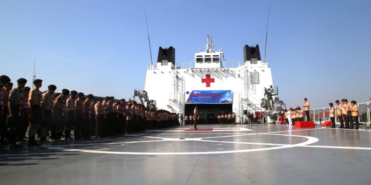 Peringati Hari Pramuka ke-64, Kwarnas Gelar Upacara Tabur Bunga di Laut