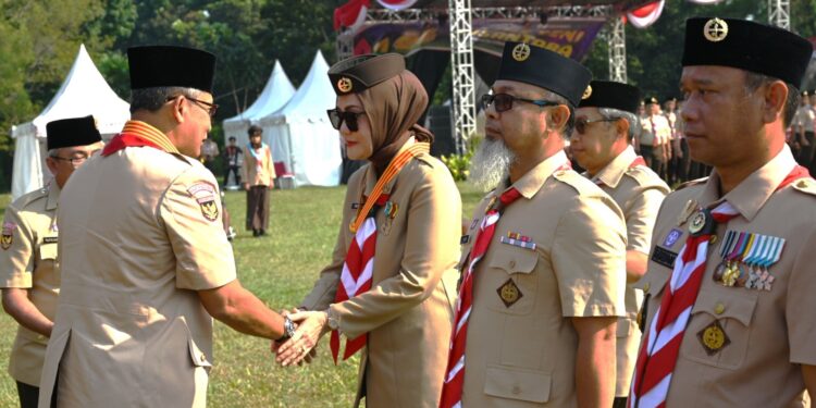 Kak Budi Waseso Sematkan Penganugerahan Tanda Penghargaan Gerakan Pramuka pada Upacara Peringatan HUT Kemerdekaan RI Ke-80