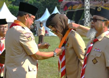 Kak Budi Waseso Sematkan Penganugerahan Tanda Penghargaan Gerakan Pramuka pada Upacara Peringatan HUT Kemerdekaan RI Ke-80