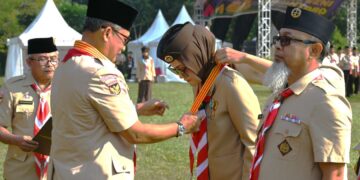 Kak Budi Waseso Sematkan Penganugerahan Tanda Penghargaan Gerakan Pramuka pada Upacara Peringatan HUT Kemerdekaan RI Ke-80