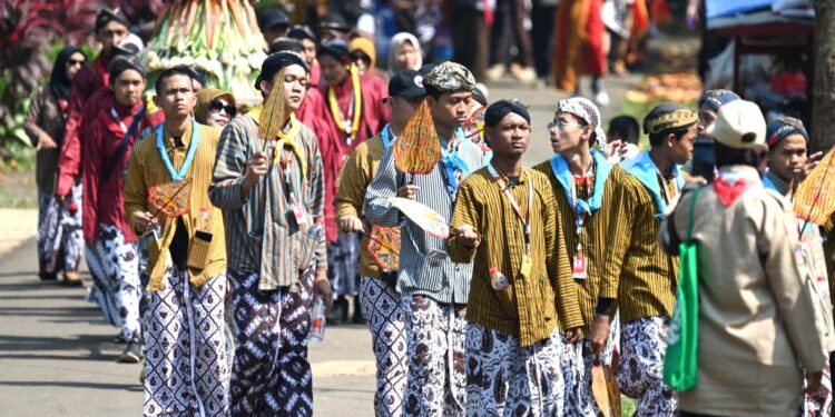 Peserta PPBK Nasional Tahun 2025 Tampilkan Ragam Budaya Di Giat Karnaval Bhineka Tunggal Ika