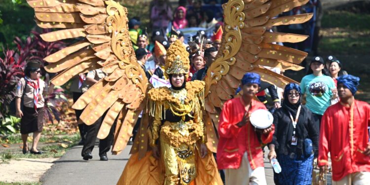 Peserta PPBK Nasional Tahun 2025 Tampilkan Ragam Budaya Di Giat Karnaval Bhineka Tunggal Ika